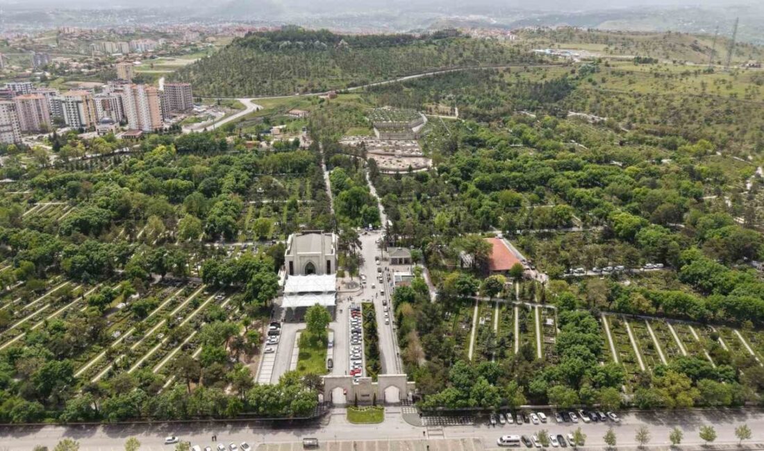 Kayseri Büyükşehir Belediyesi; Kurban Bayramı öncesinde kent genelindeki mezarlıklarda kapsamlı