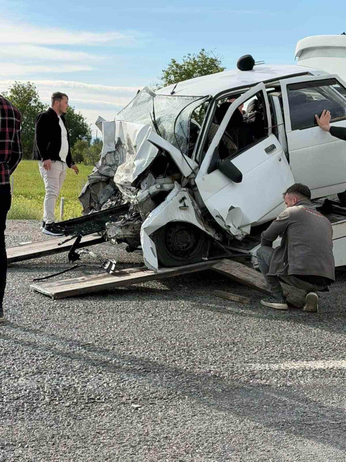 Kayseri’nin Yahyalı ilçesinde otomobil ile hafif ticari aracın çarpıştığı trafik