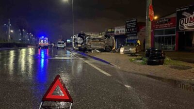 Kayseri’nin Melikgazi ilçesinde, bir otomobilin park halindeki başka bir araca