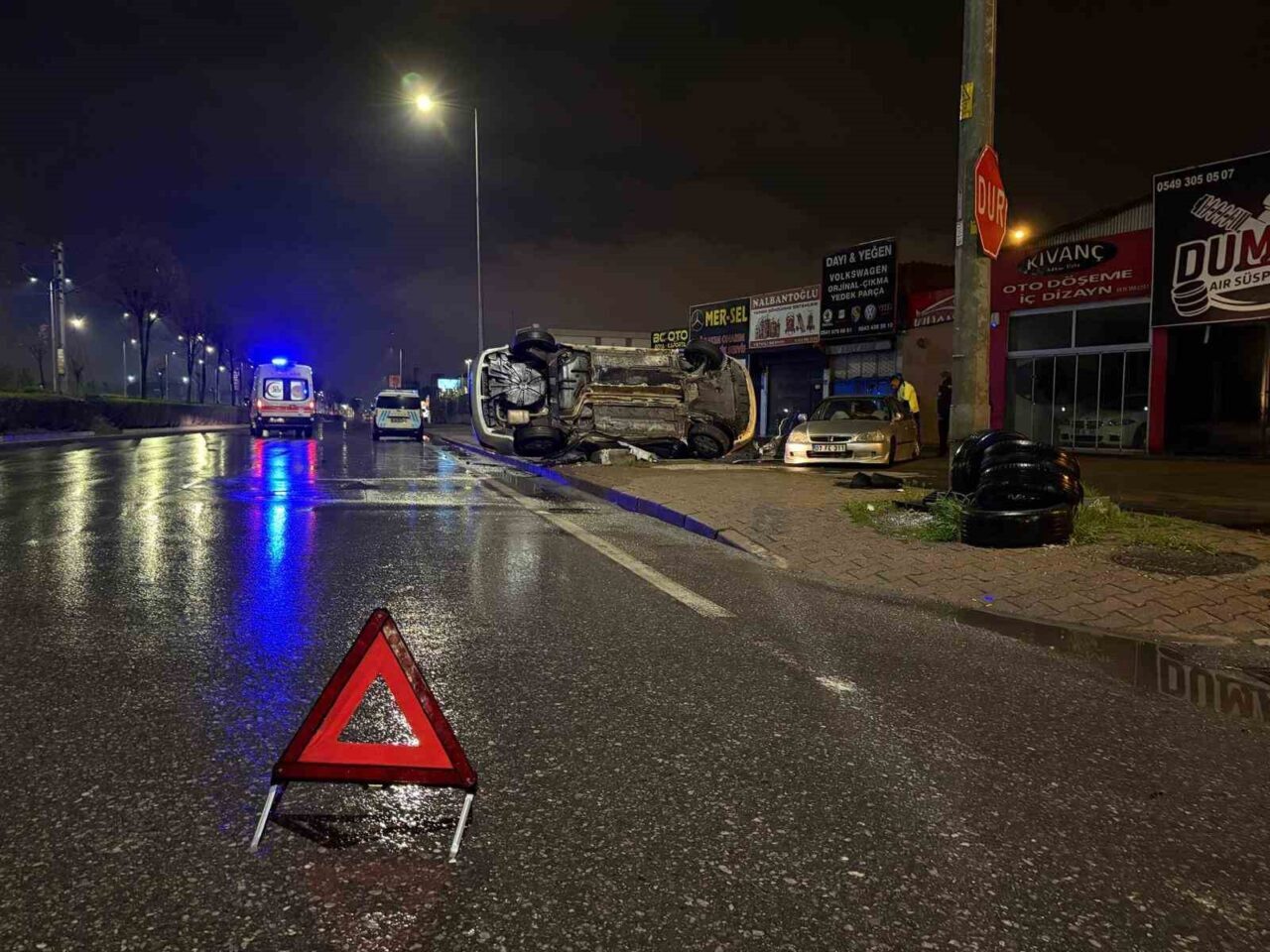Kayseri’nin Melikgazi ilçesinde, bir otomobilin park halindeki başka bir araca