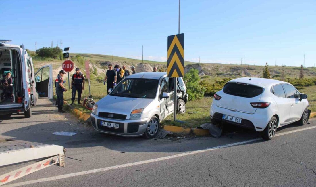 Kayseri-Kırşehir kara yolunda iki otomobilin çarpıştığı trafik kazasında, 1’i ağır