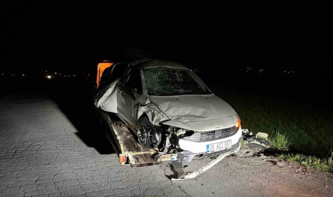 Kayseri-Malatya kara yolunda kontrolden çıkan otomobil, önünde giden araca çarparak