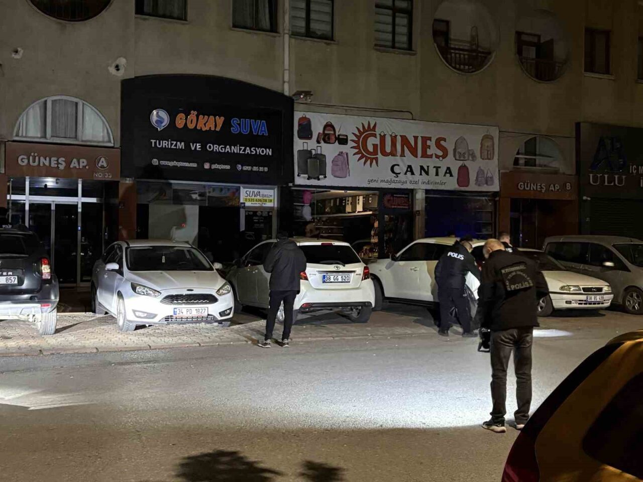 Kayseri’nin Kocasinan ilçesinde bir turizm kimliği belirsiz şahıslar tarafından kurşun