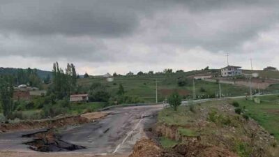 Kayseri’de Felahiye-Çayıralan yolu üzerinde bulunan Yaşar Karayel Viyadüğü’nde yağışlar nedeniyle
