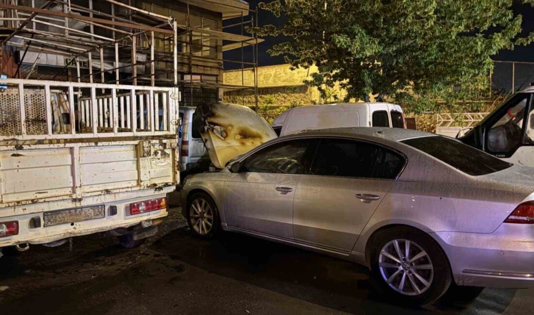 Kayseri’nin Melikgazi ilçesinde yolda arızalanarak duman çıkaran otomobil, sanayiye park