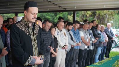 Kayseri’nin Yahyalı ilçesinde otomobil ile hafif ticari aracın çarpışması neticesinde