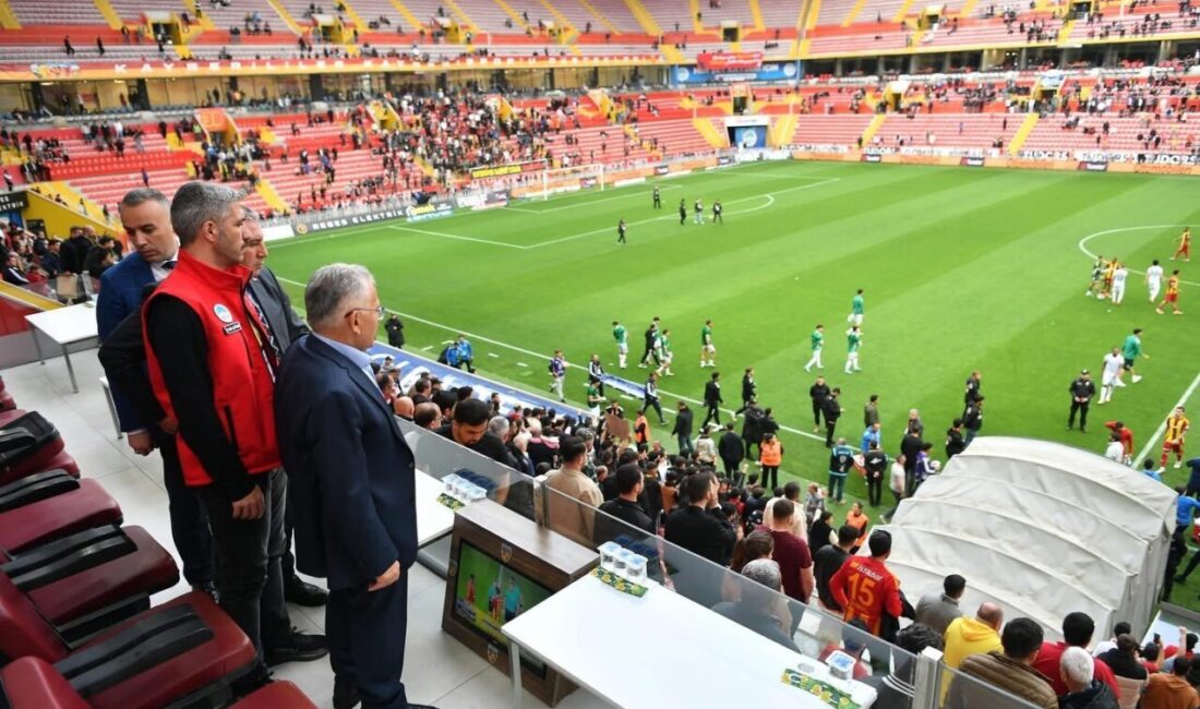 Kayserispor Onursal Başkanı Memduh Büyükkılıç; “Kayserispor, bu şehrin marka değeridir.