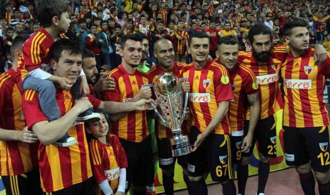 17 Mayıs 2015 tarihinde şampiyonluk kupasını kaldırarak Süper Lig’e yükselen