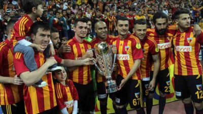 17 Mayıs 2015 tarihinde şampiyonluk kupasını kaldırarak Süper Lig’e yükselen