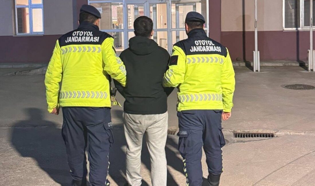 Gaziantep’te maddi hasarlı trafik kazası sonrası tartıştıkları sürücüyü darp eden