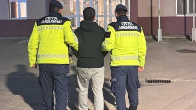 Gaziantep’te maddi hasarlı trafik kazası sonrası tartıştıkları sürücüyü darp eden