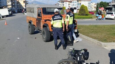 Antalya’nın Manavgat ilçesinde tur aracının motorlu bisiklete çarpması sonucu meydana