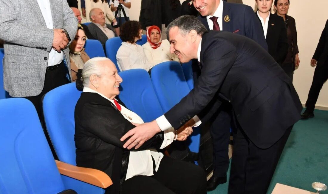 Gümüşhane Üniversitesi’nde düzenlenen söyleşide Kazım Karabekir Paşa’nın kızı Timsal Karabekir
