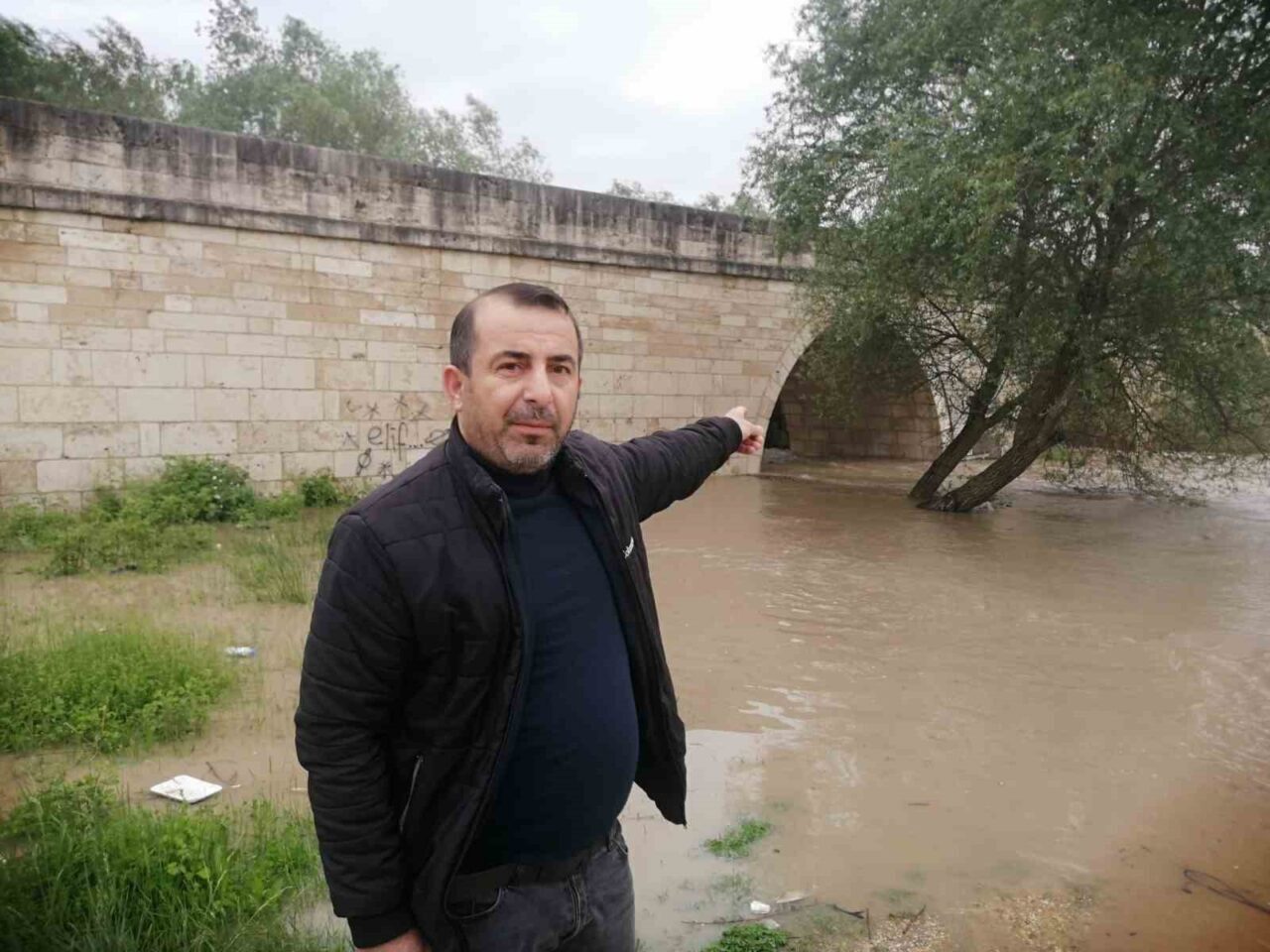 Tokat’ın Niksar ilçesinde etkili olan yağışlar sonrası Kelkit Çayı’nın debisi