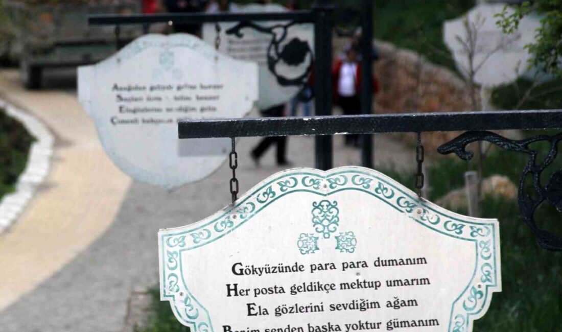 Erzincan’ın Kemaliye ilçesine bağlı Apçağa köyünde oluşturulan “Mani Yolu”, Osmanlı