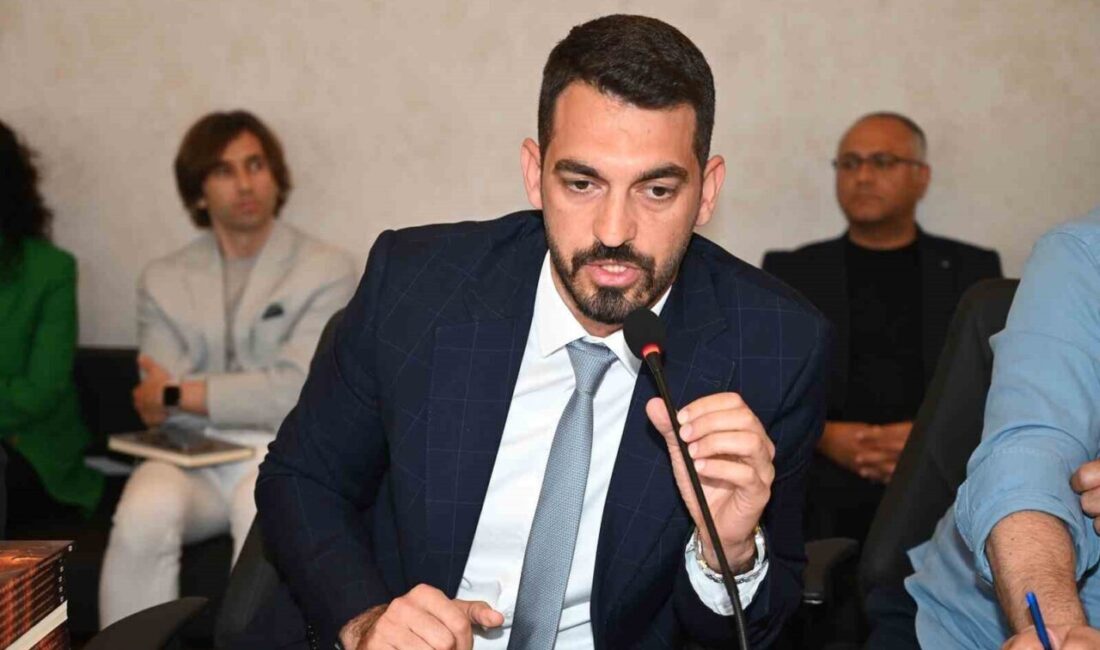 Kemer Belediyesi mayıs ayı meclis toplantısında konuşan Meclis Üyesi Cansın