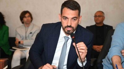 Kemer Belediyesi mayıs ayı meclis toplantısında konuşan Meclis Üyesi Cansın