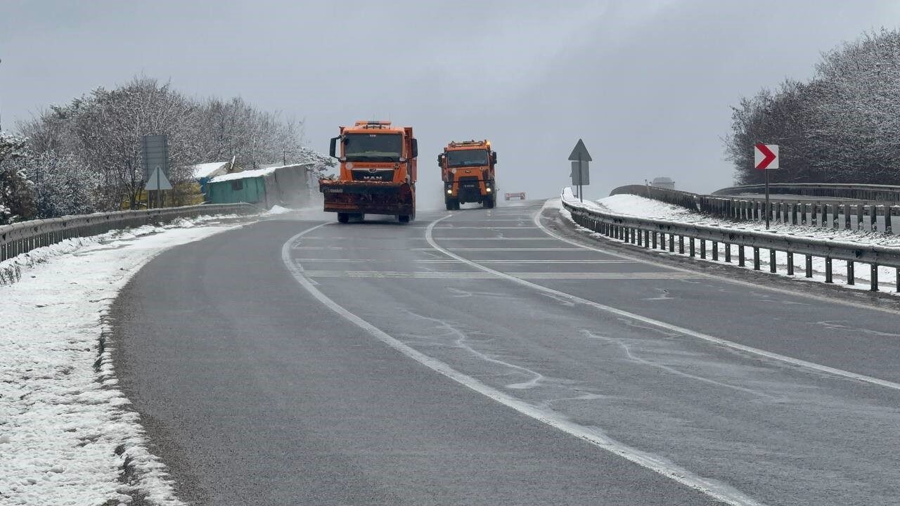Karabük’ün Eskipazar ilçesinde etkili olan soğuk hava ve kar yağışı