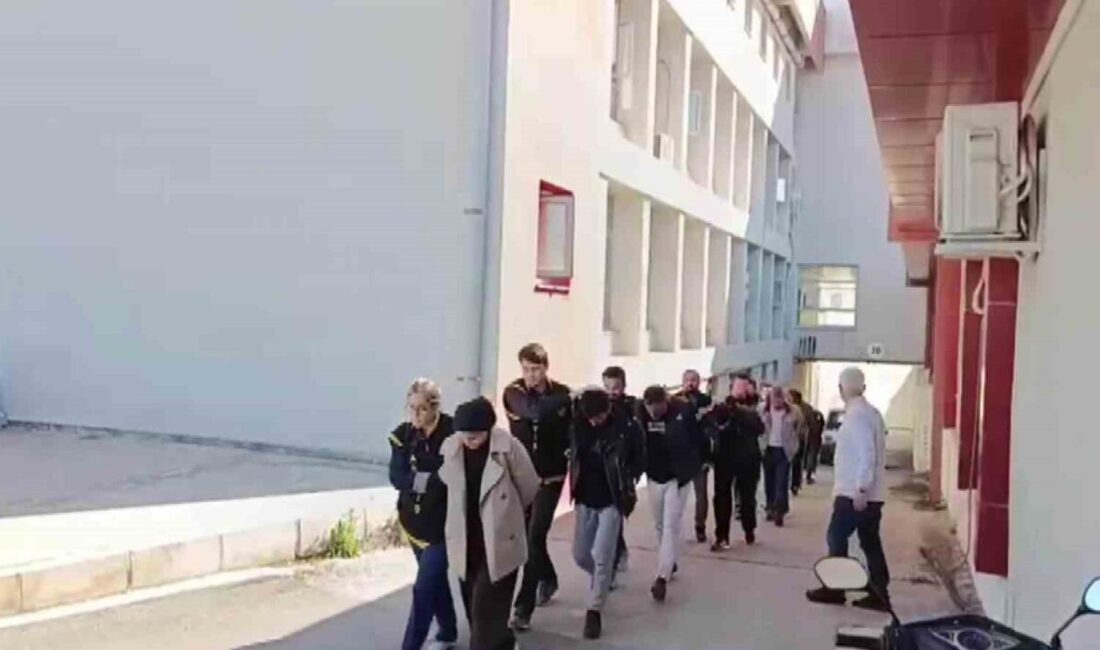 Adana’da kendilerini hakim, savcı ve polis olarak tanıtıp 14 milyon