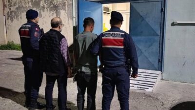 Adana’da yaşayan yaşlı çift, kendilerini polis olarak tanıtan dolandırıcılara yaklaşık