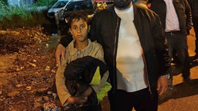 Adana’da terliğini almak için altına girdiği park halindeki hafif ticari