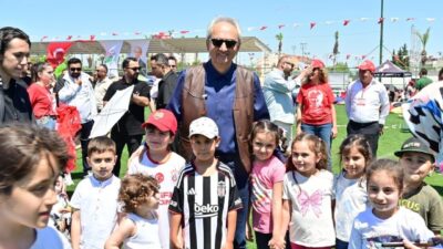 Kepez Belediyesi’nin iki gün sürecek GençFest etkinlikleri renkli görüntülerle başladı.