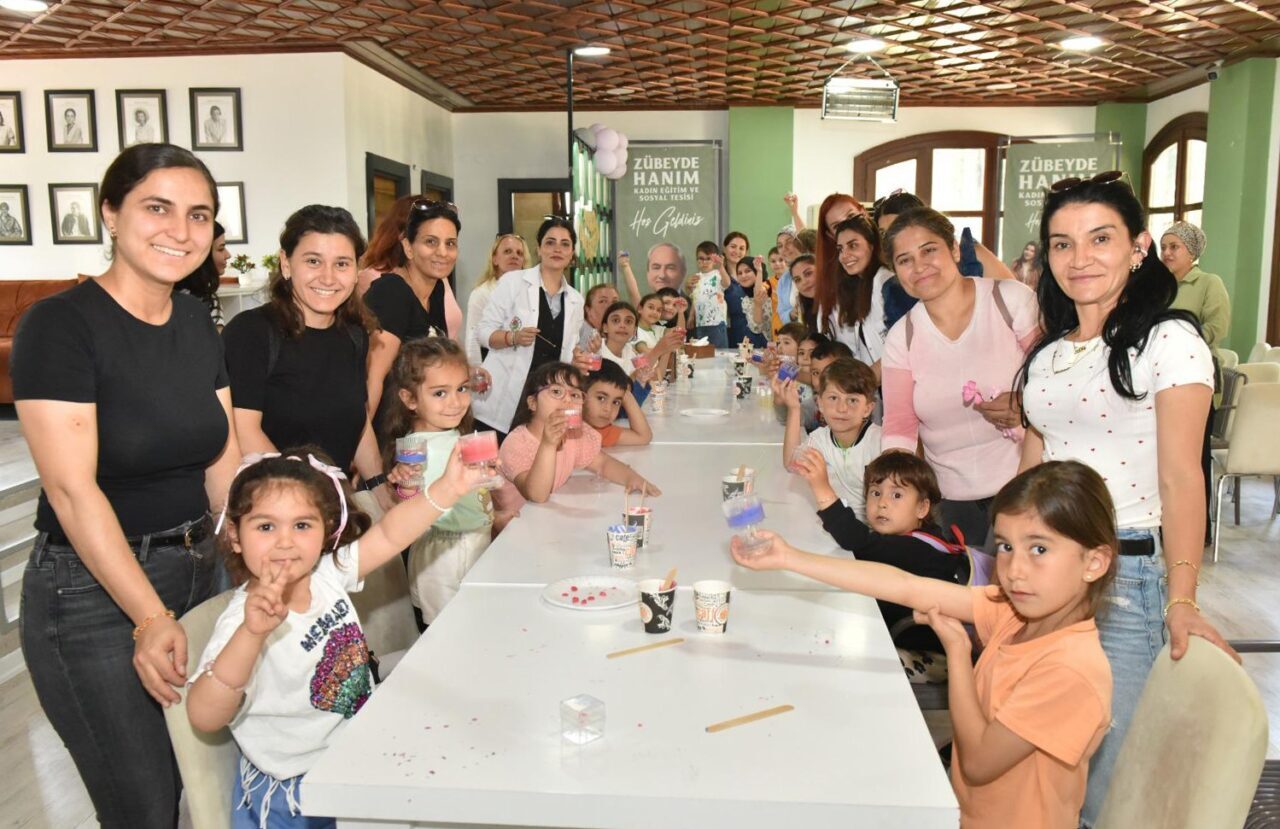 Kepez Belediyesi, Zübeyde Hanım Kadın Eğitim ve Sosyal Tesisi’nde anne