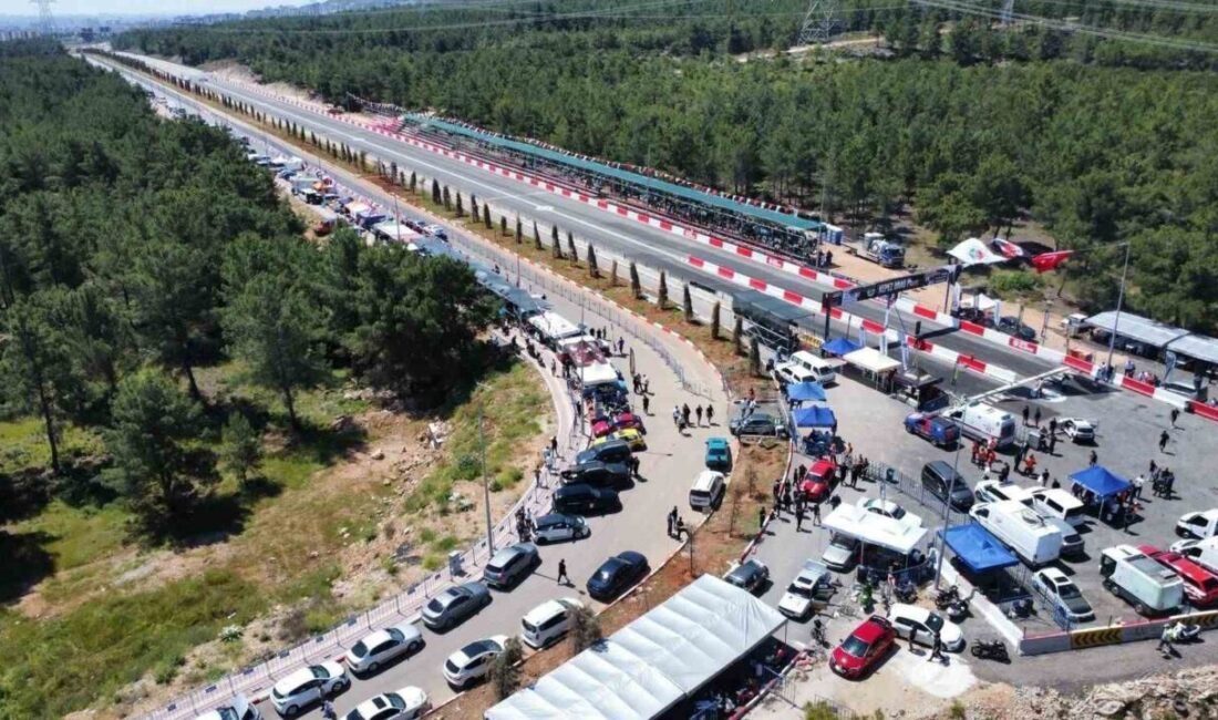 Kepez Belediyesi’nin ev sahipliğinde düzenlenen Türkiye Oto Drag Şampiyonası 1.