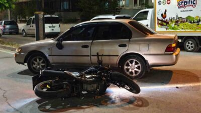 Edirne’nin Keşan ilçesinde otomobil ile çarpışan motosiklette 2 kişi yaralandı.