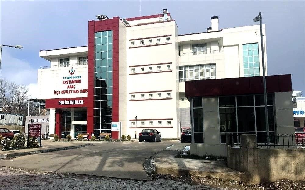 Kastamonu’nun Araç ilçesinde ormanlık alanda kestiği ağacın altında kalan işçi