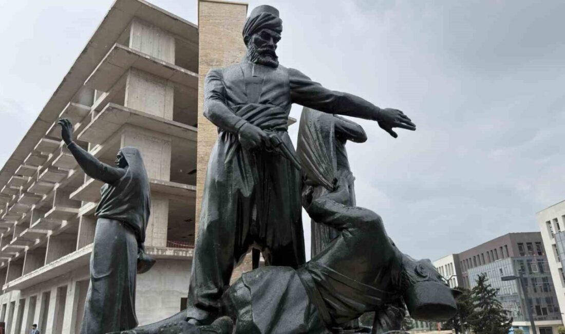 Kahramanmaraş Büyükşehir Belediyesi, Kıbrıs Meydanı çevresinde yürütülen inşa faaliyetleri esnasında