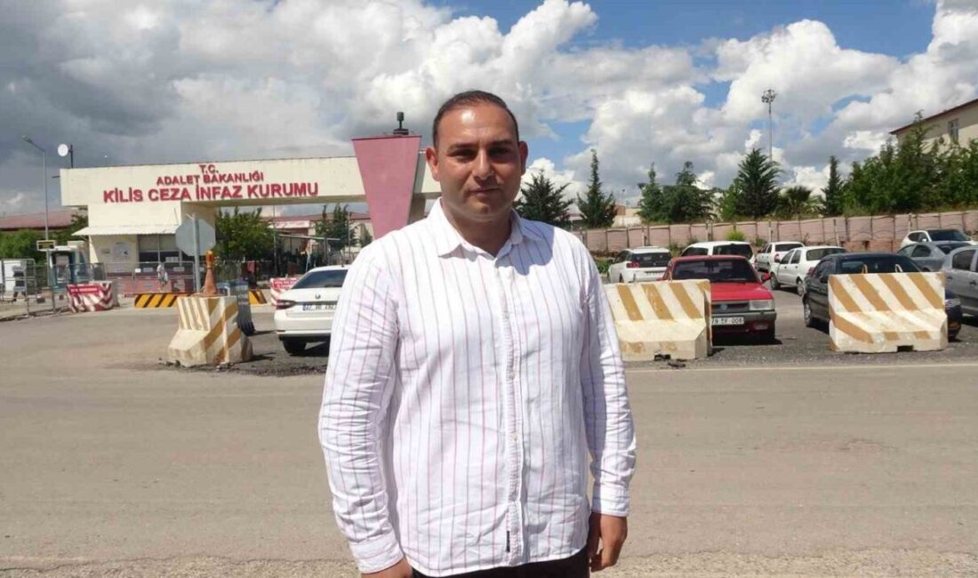 Kilis Belediye Başkanı Hakan Bilecen, cezaevi önünde yaptığı basın açıklamasında