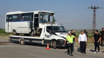 Kilis’te 3 aracın karıştığı zincirleme trafik kazasında 8 kişi yaralandı.