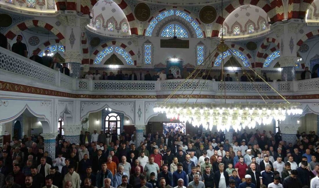 Kilis’te Kurban Bayramı sabahı vatandaşlar camilere akın etti. Bayram namazını