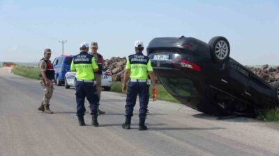 Kilis’te kontrolden çıkan otomobilin yol kenarında taklalar atması sonucu 5
