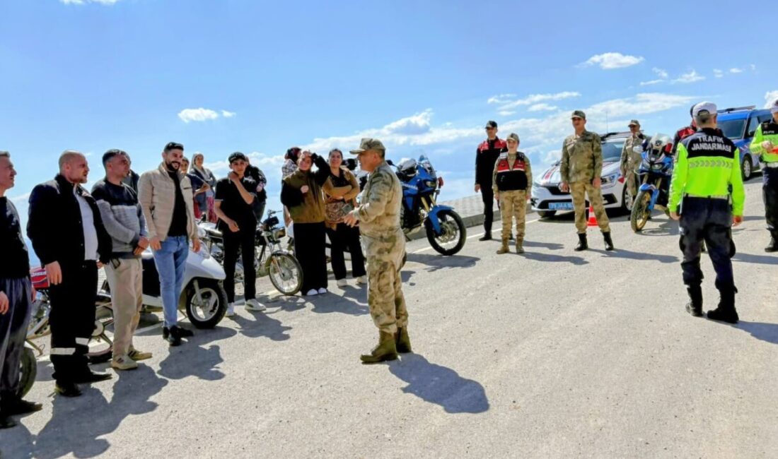 Kilis’te jandarma ekipleri tarafından motosiklet sürücülerine yönelik gerçekleştirilen eğitim ve