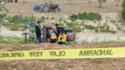 Kilis’te tarlada sürüm yapan traktörün devrildiği kazada sürücü hayatını kaybetti.