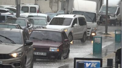 Kilis’te etkili olan sağanak ve sis nedeniyle görüş mesafesi düştü,