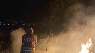 Hatay’ın Kırıkhan ilçesinde bahçede çıkan yangın, itfaiye ekiplerinin hızlı müdahalesiyle