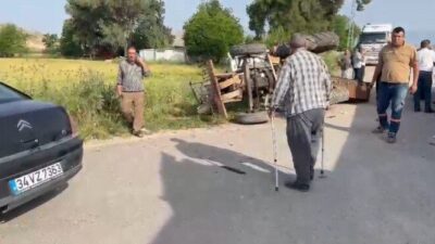 Hatay’ın Kırıkhan ilçesinde tırla çarpışarak devrilen traktörün sürücüsü yaralandı. Kaza,