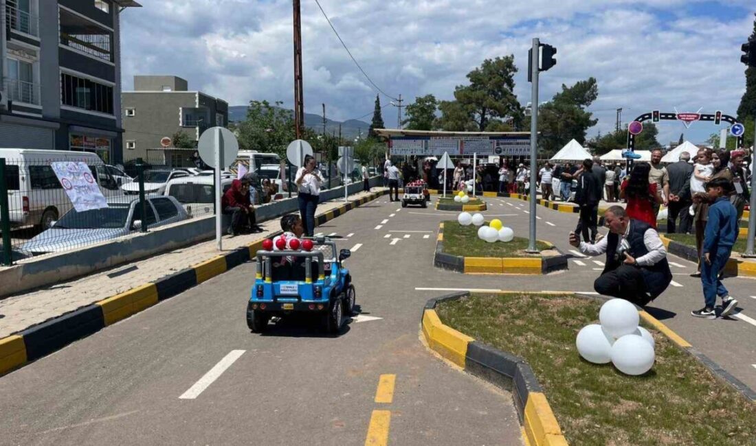 Hatay’ın Kırıkhan ilçesinde Trafik Eğitim ve Bilgilendirme Pisti’nin açılışı düzenlenen
