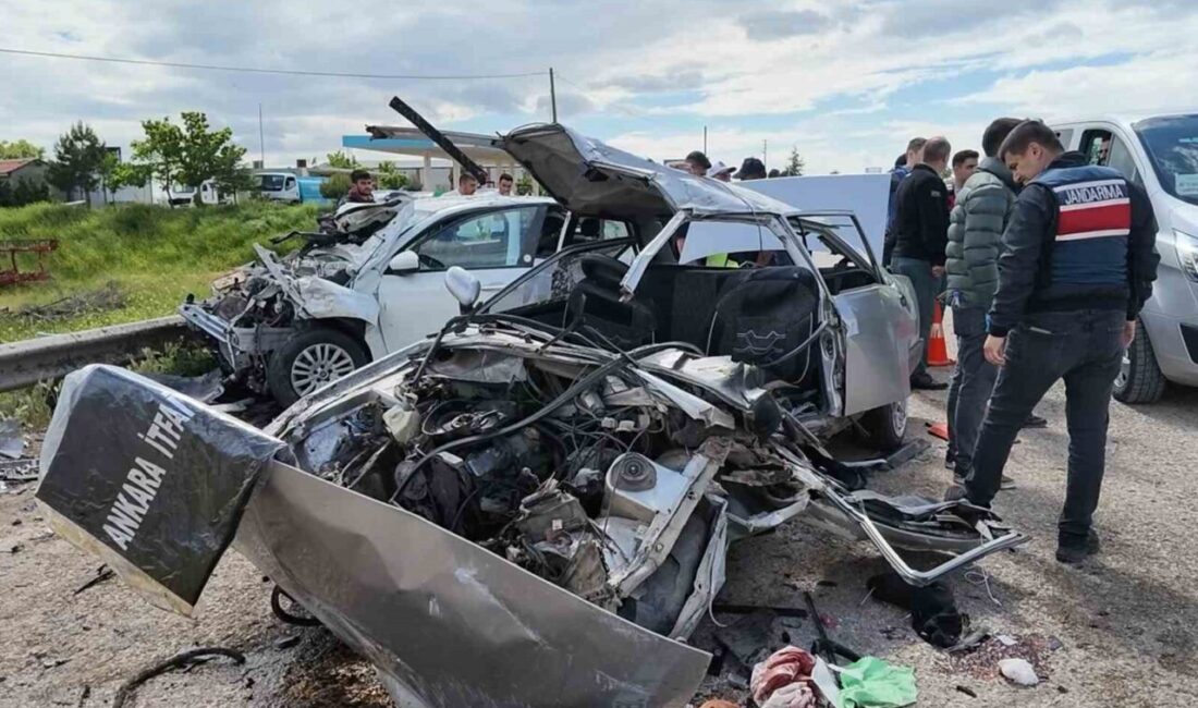 Kırıkkale’de iki Fiat marka otomobilin çarpıştığı kazada aynı aileden ölü