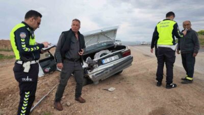 Kırıkkale’de iki otomobilin çarpışması sonucu meydana gelen trafik kazasında 2