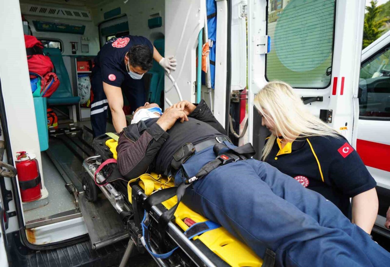 Kırıkkale’de iki otomobilin çarpışması sonucu meydana gelen trafik kazasında 7