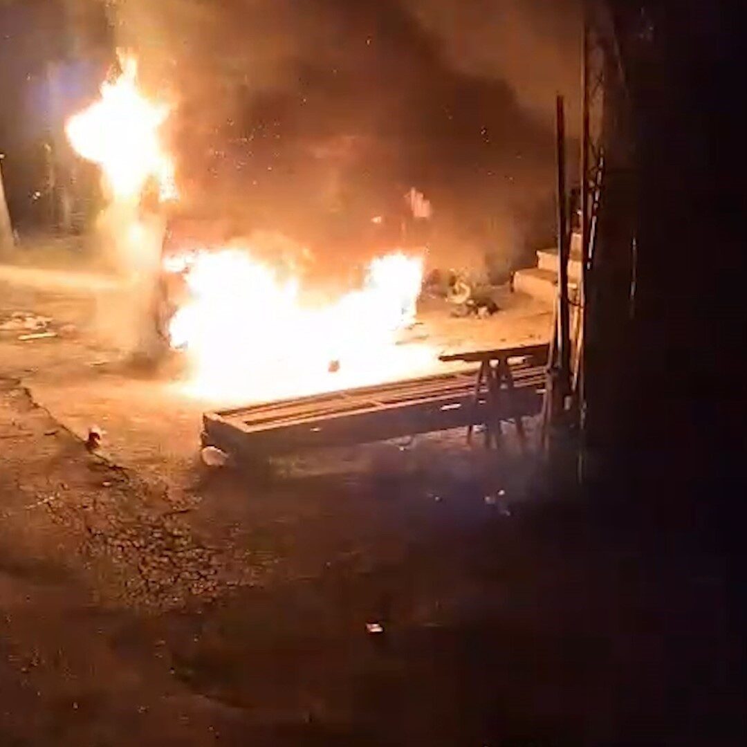 Kırıkkale’de park halindeki otomobil çıkan yangında kullanılamaz hale geldi. Yangın,