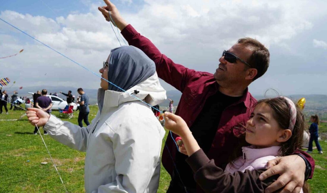 Kırıkkale’de düzenlenen uçurtma şenliği renkli görüntülere sahne oldu. İslami Değerler