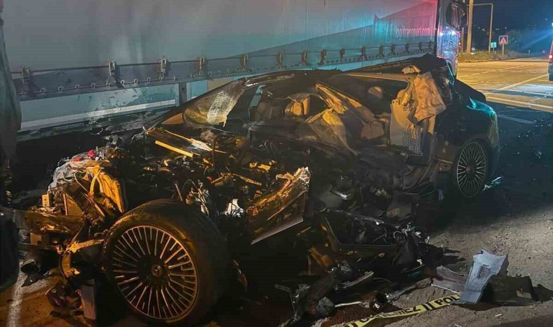 Giresun’un Tirebolu ilçesinde Karadeniz Sahil Yolu’nda meydana gelen trafik kazasında