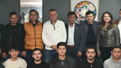 Yunusemre Belediye Başkanı Semih Balaban, Akçaköy Mahallesi’nde gençlerle bir araya