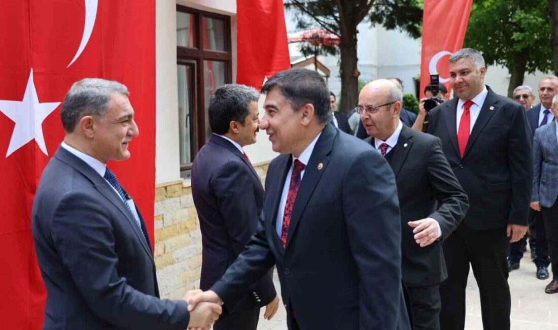 Kırşehir’de Kurban Bayramı dolayısıyla valilik himayesinde İl Jandarma Komutanlığı’nda bayramlaşma