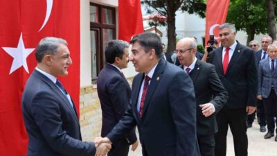 Kırşehir’de Kurban Bayramı dolayısıyla valilik himayesinde İl Jandarma Komutanlığı’nda bayramlaşma